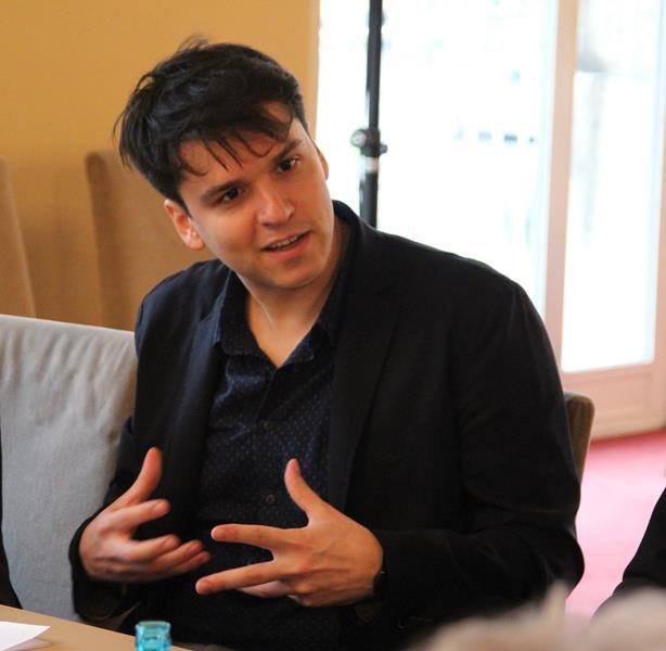 Fragen an den k&uuml;nftigen Chef&shy;choreo&shy;graphen und Ballett&shy;direktor