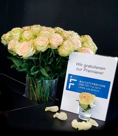 Ein wundersch&ouml;ner Premierenstrau&szlig;